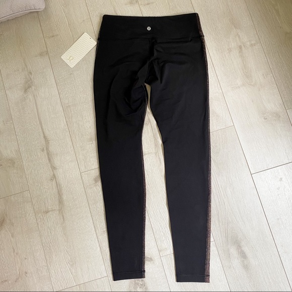 NWT Lululemon Wunder Unders RARE 3D Print - Picture 7 of 7